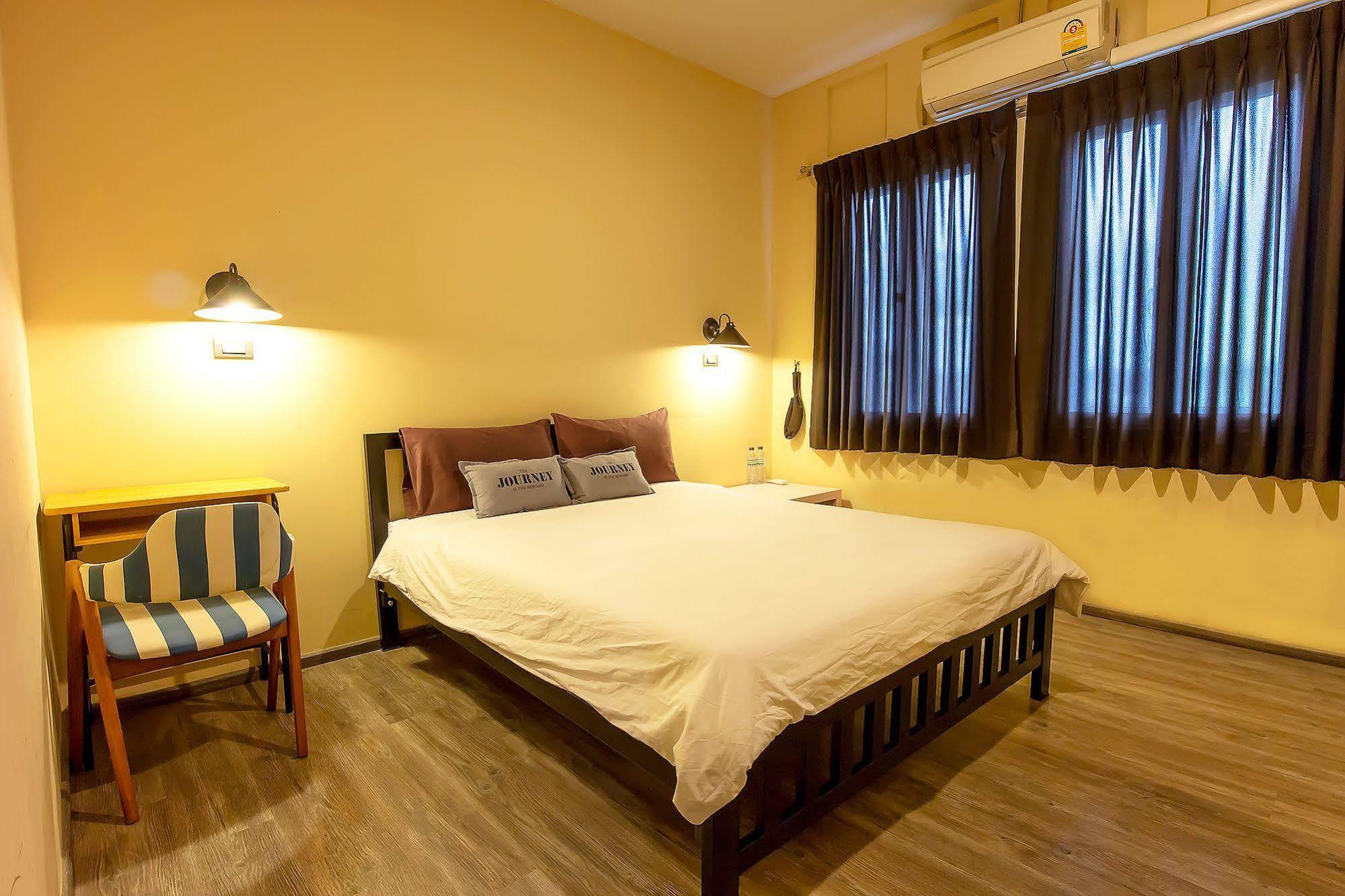 Oldtown Hostel Бангкок Экстерьер фото
