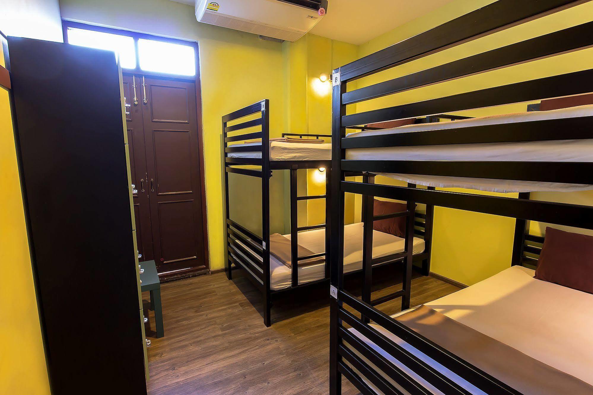 Oldtown Hostel Бангкок Экстерьер фото