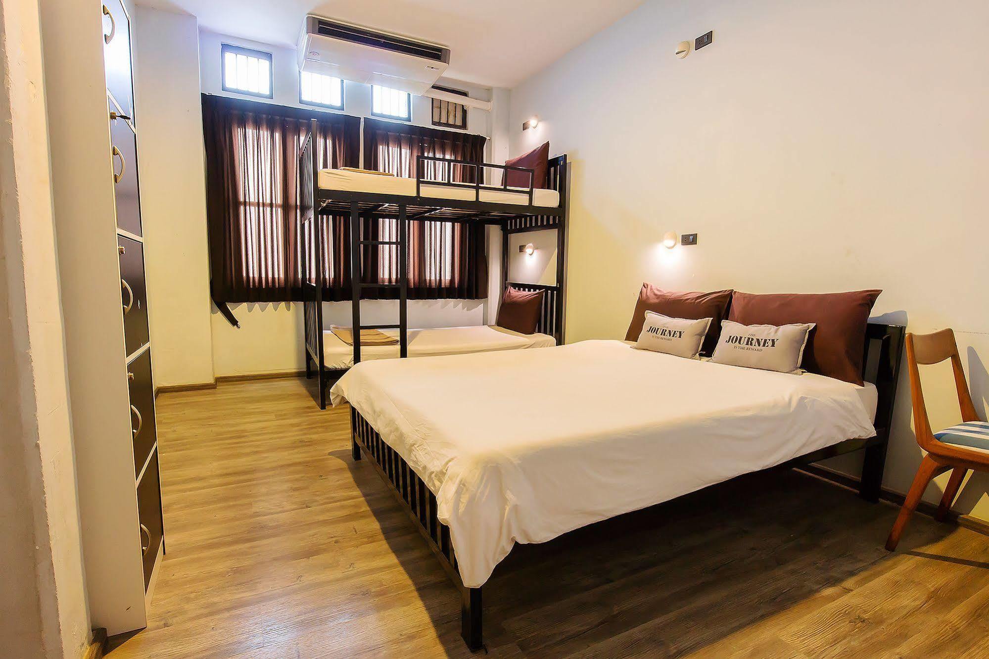 Oldtown Hostel Бангкок Экстерьер фото